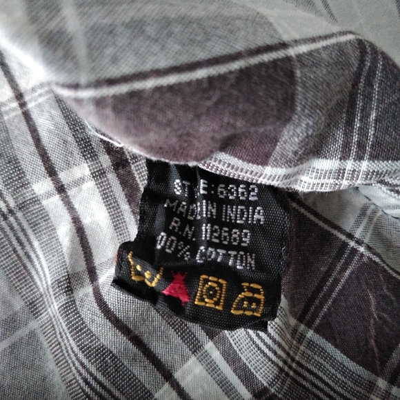 BKE Sleeveless Plaid Button Down - Picture 5 of 6